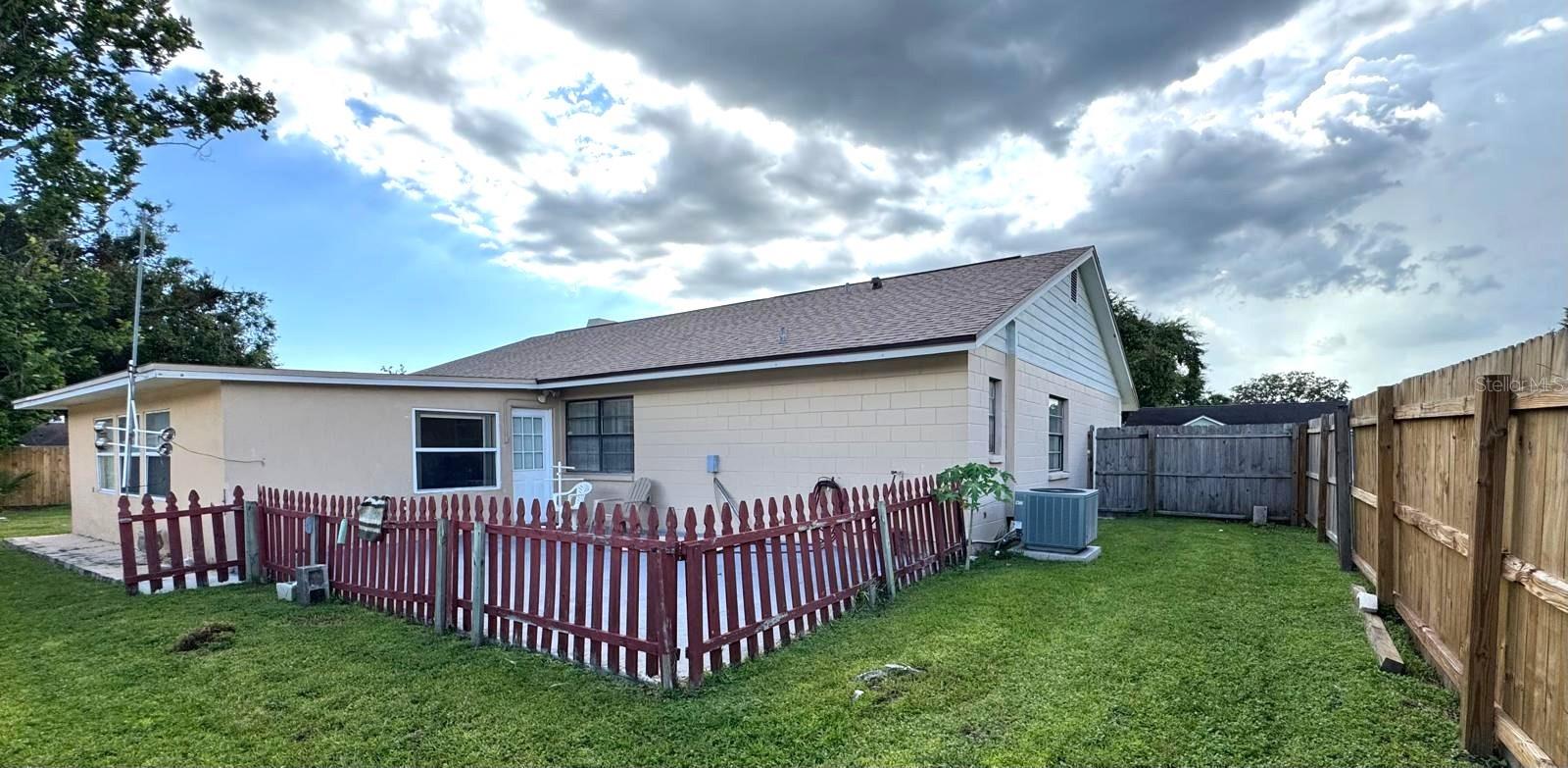 Listing photo id 32 for 10816 Roundview Lane