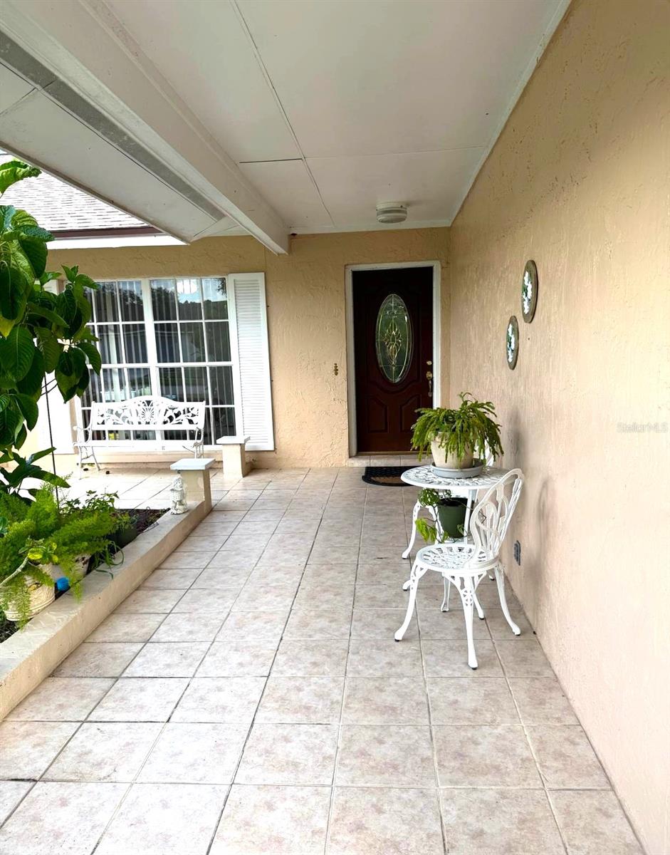 Listing photo id 2 for 10816 Roundview Lane