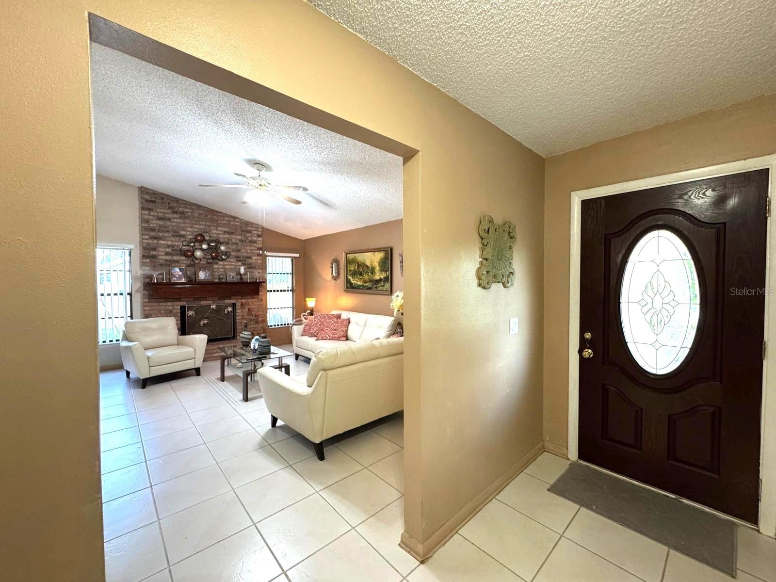 Listing photo id 5 for 10816 Roundview Lane