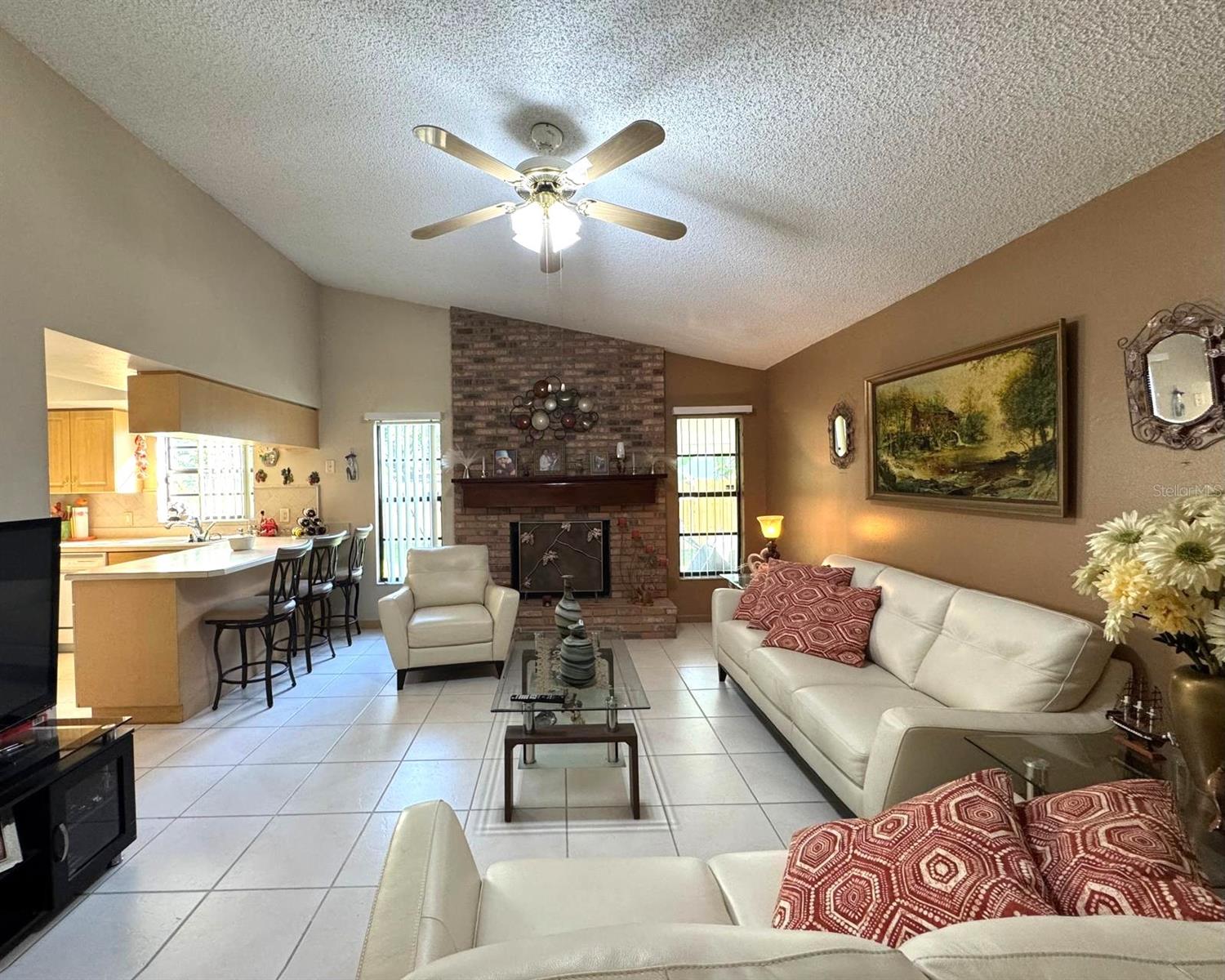 Listing photo id 6 for 10816 Roundview Lane