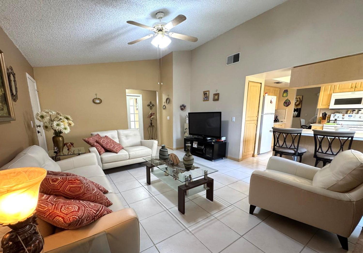 Listing photo id 7 for 10816 Roundview Lane