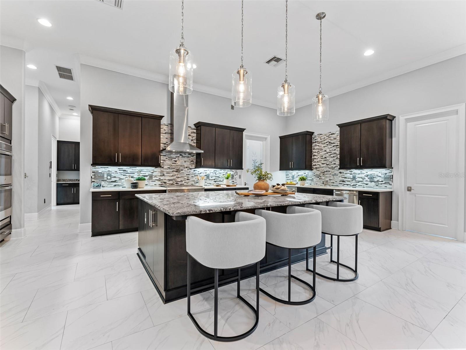 Listing photo id 15 for 8625 Tarpon Springs Road