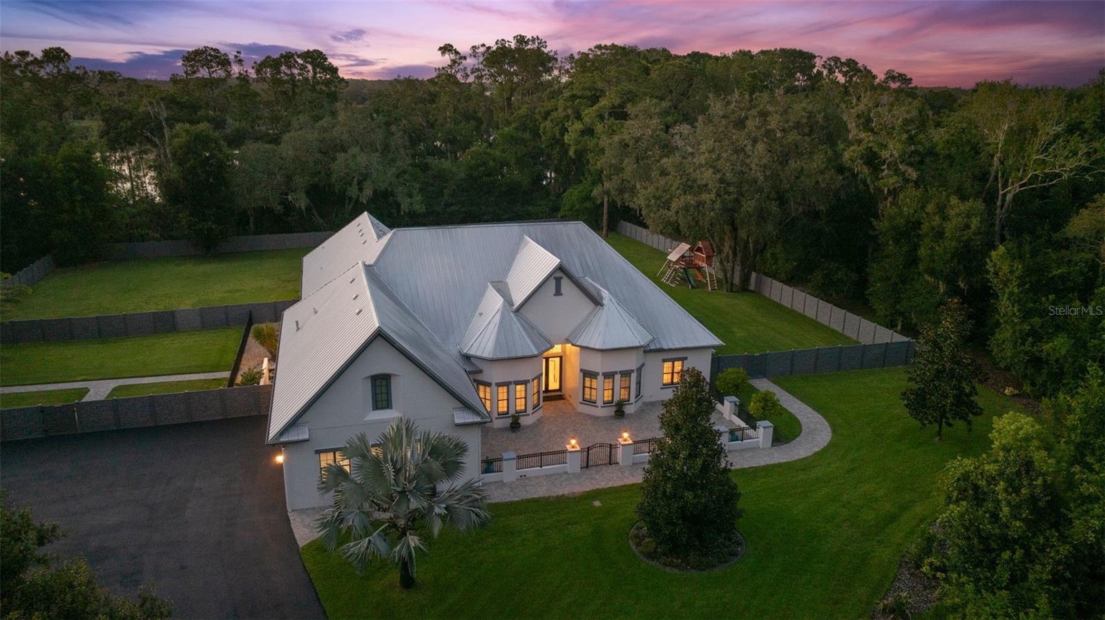 Listing photo id 0 for 8625 Tarpon Springs Road