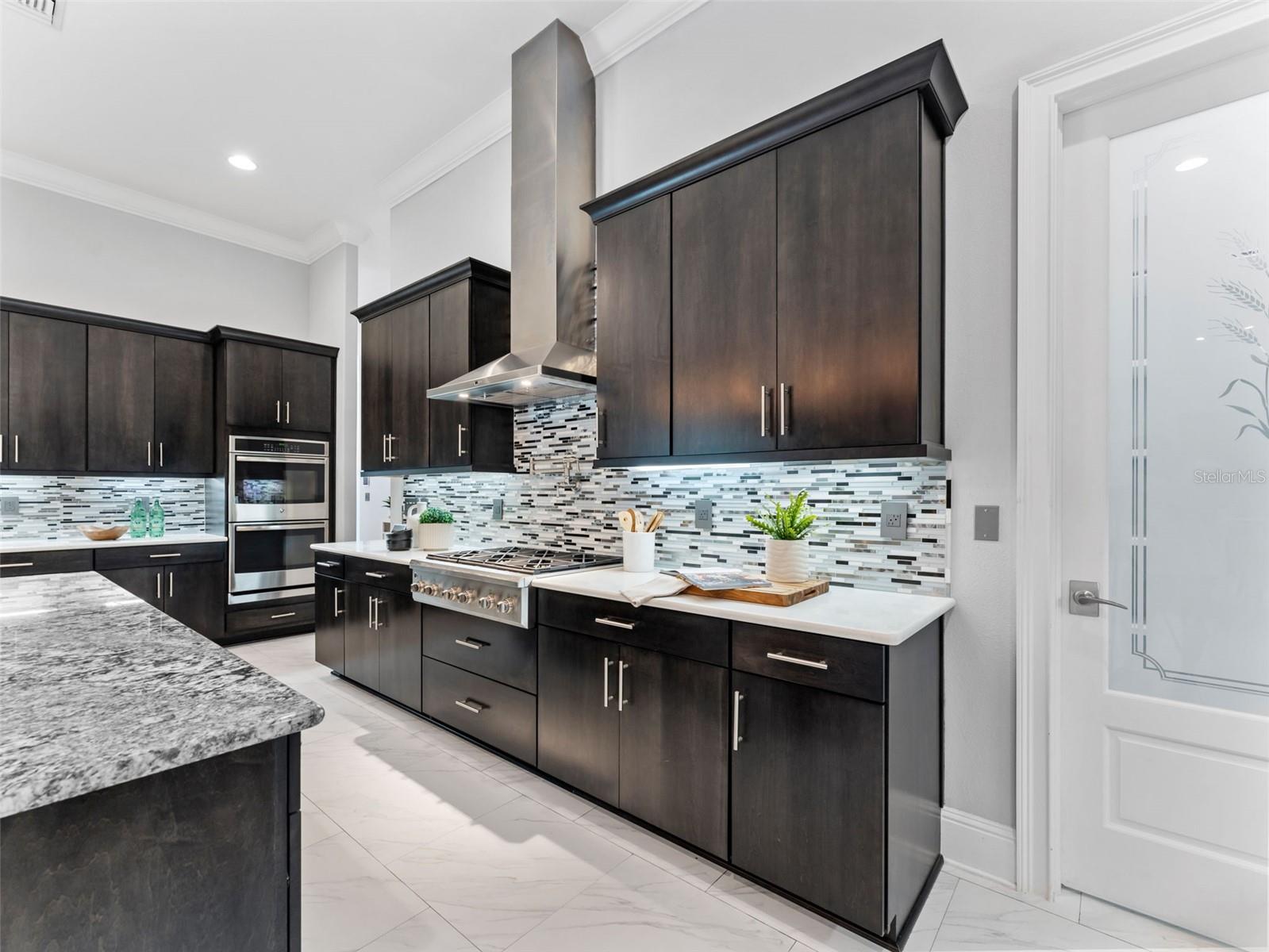 Listing photo id 18 for 8625 Tarpon Springs Road