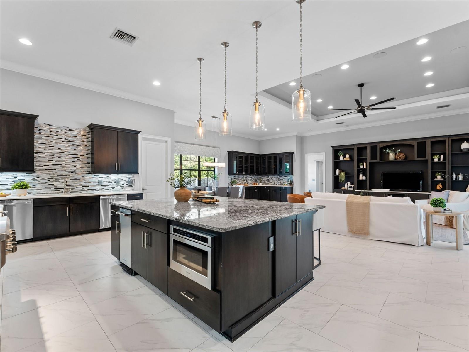 Listing photo id 20 for 8625 Tarpon Springs Road