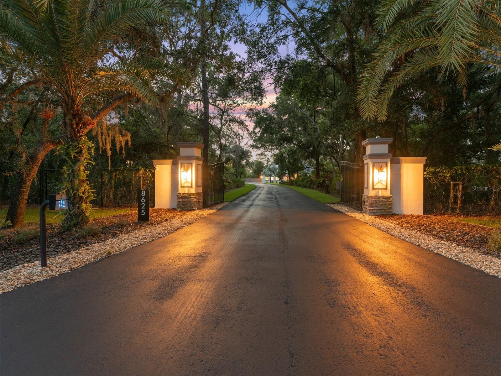 Listing photo id 1 for 8625 Tarpon Springs Road