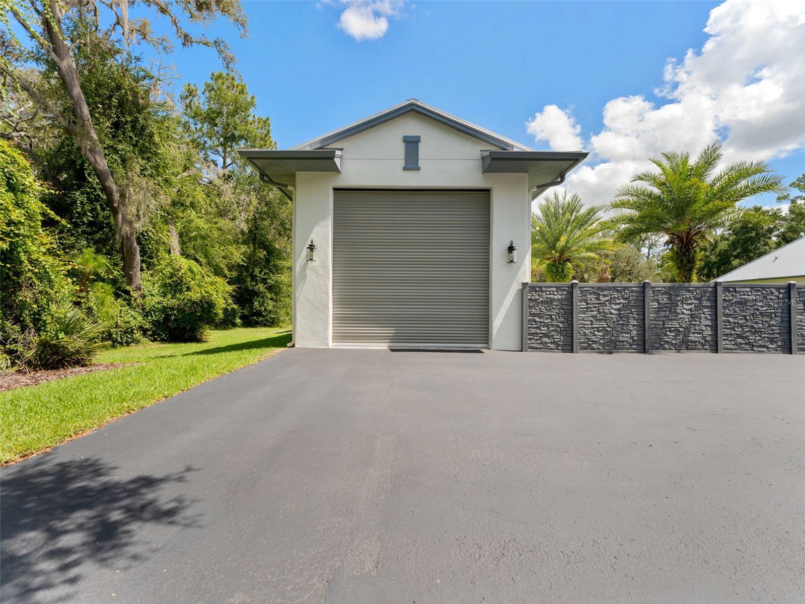 Listing photo id 2 for 8625 Tarpon Springs Road