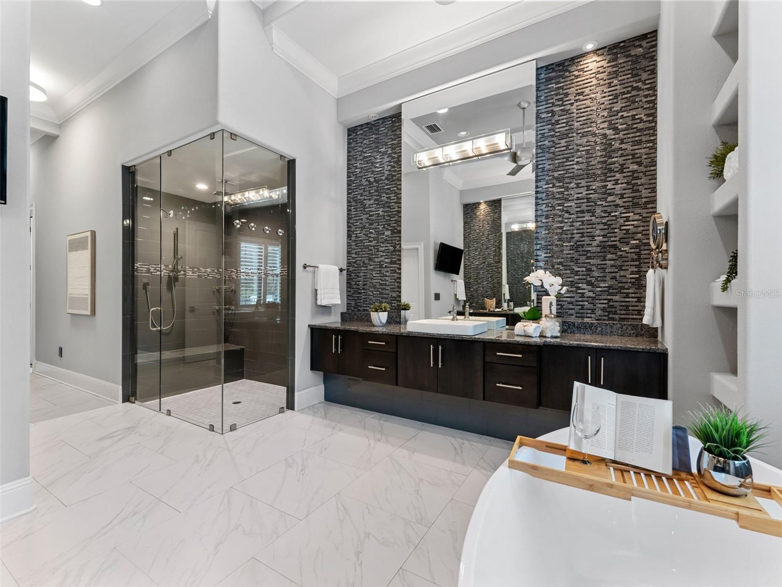 Listing photo id 39 for 8625 Tarpon Springs Road