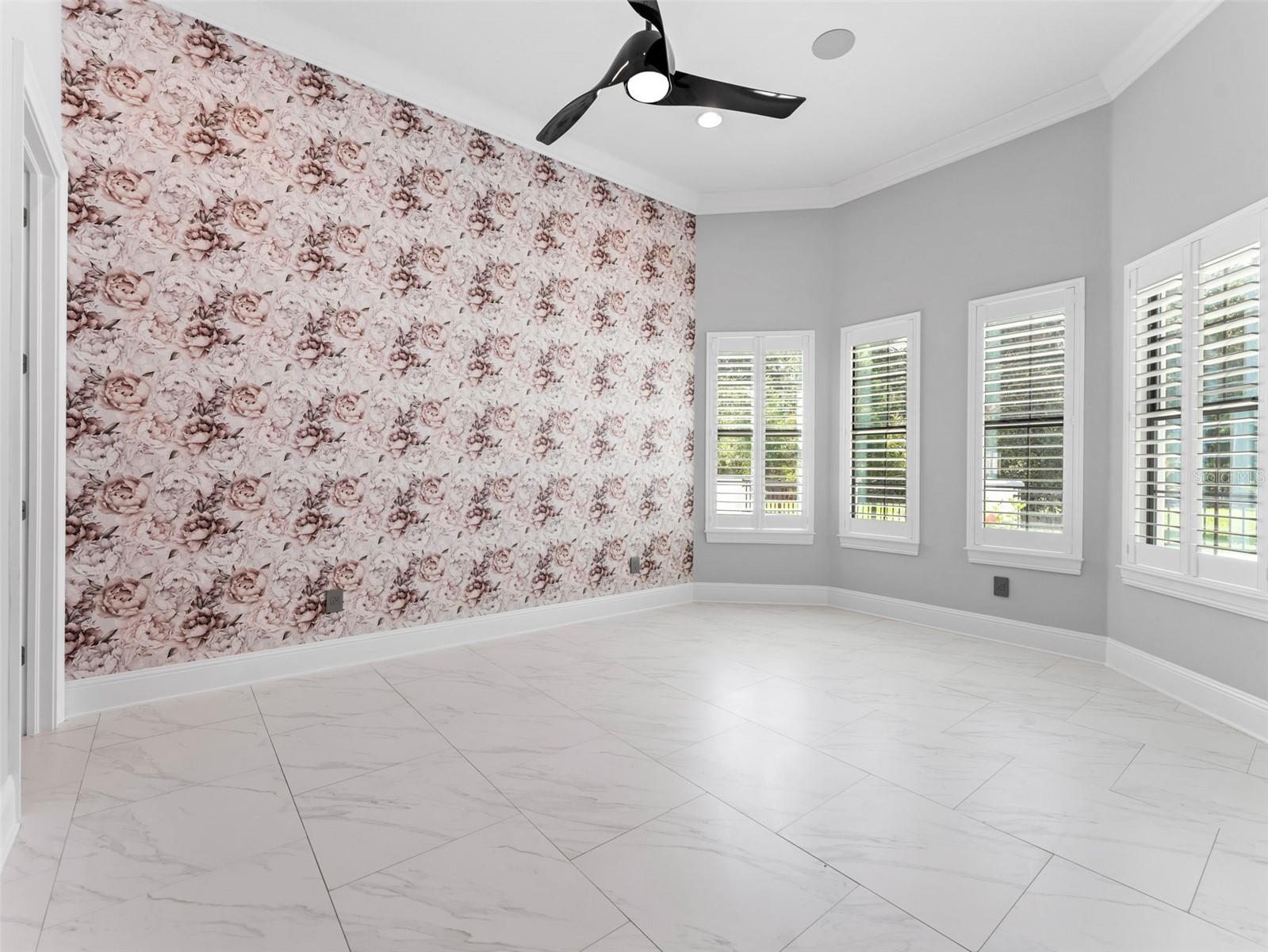 Listing photo id 43 for 8625 Tarpon Springs Road