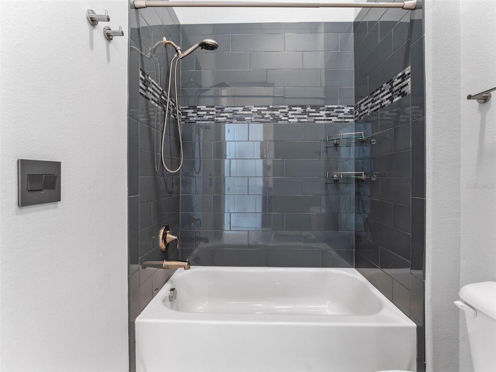 Listing photo id 46 for 8625 Tarpon Springs Road