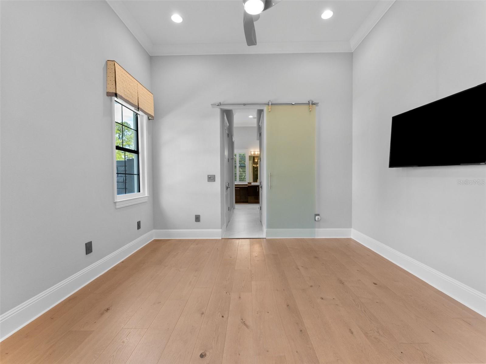 Listing photo id 48 for 8625 Tarpon Springs Road