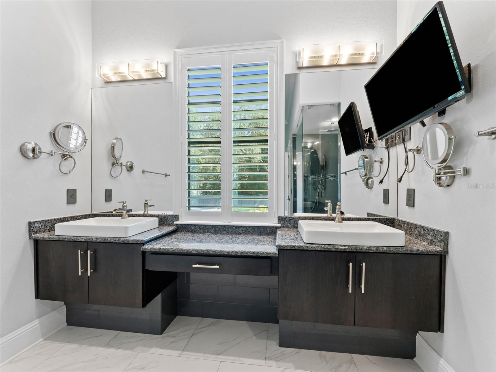 Listing photo id 49 for 8625 Tarpon Springs Road