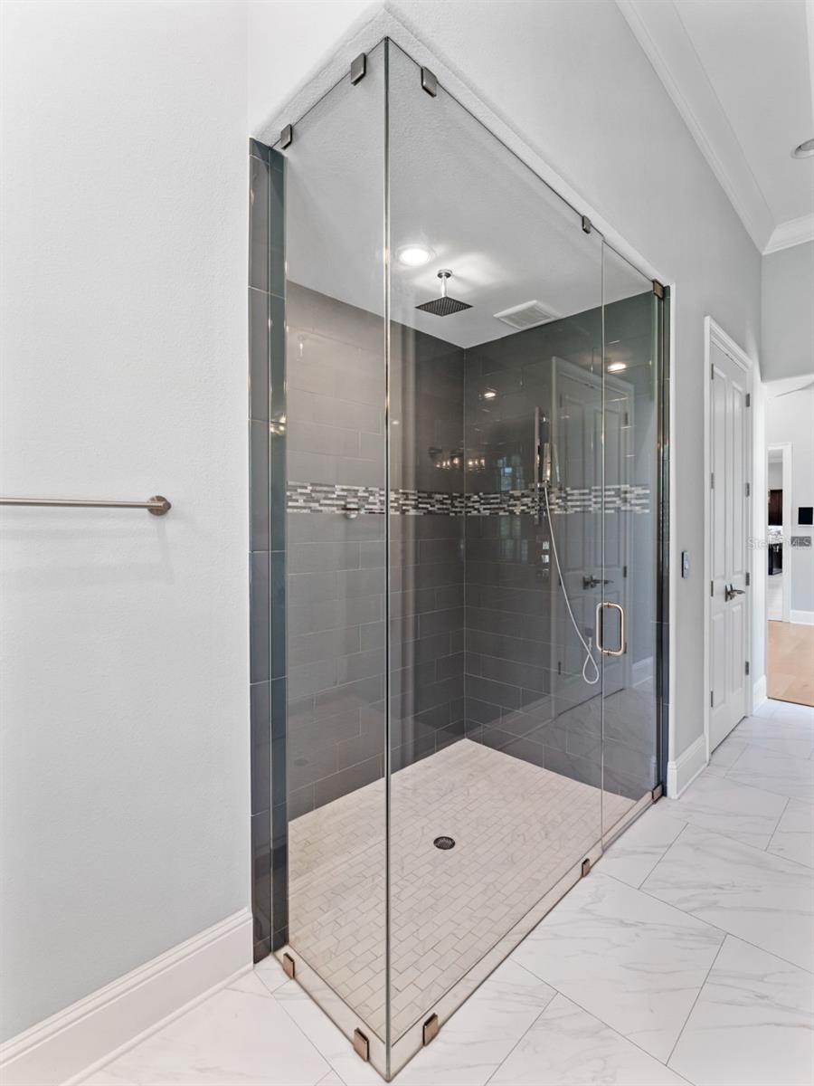 Listing photo id 50 for 8625 Tarpon Springs Road