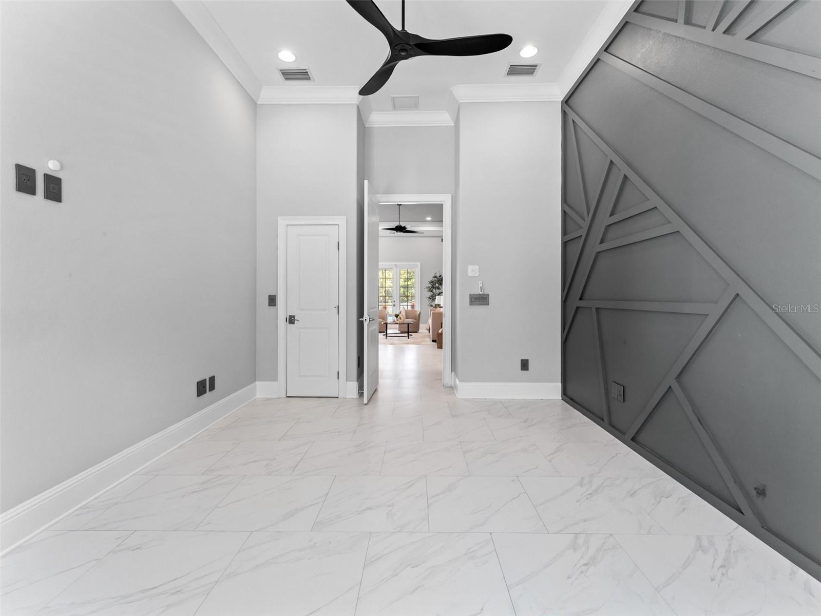 Listing photo id 52 for 8625 Tarpon Springs Road