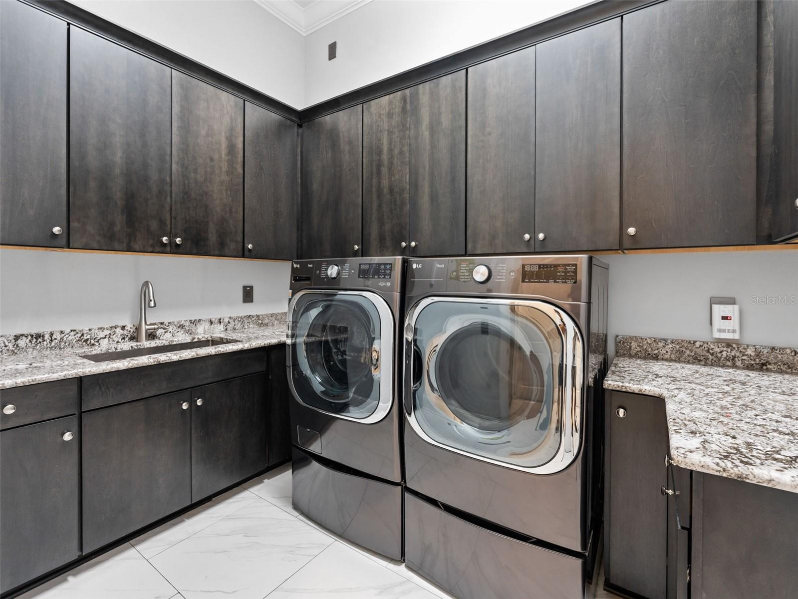 Listing photo id 56 for 8625 Tarpon Springs Road