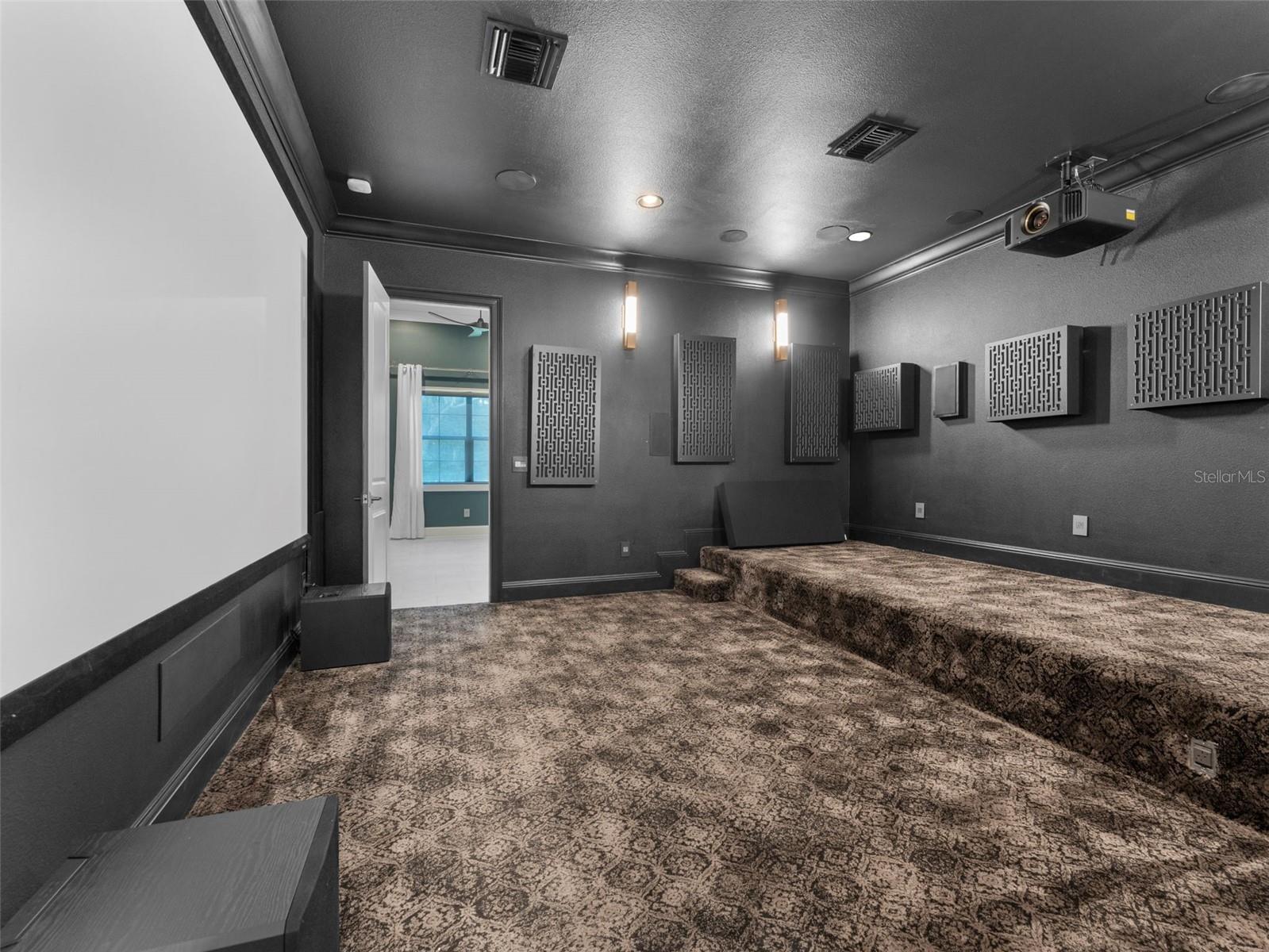 Listing photo id 57 for 8625 Tarpon Springs Road