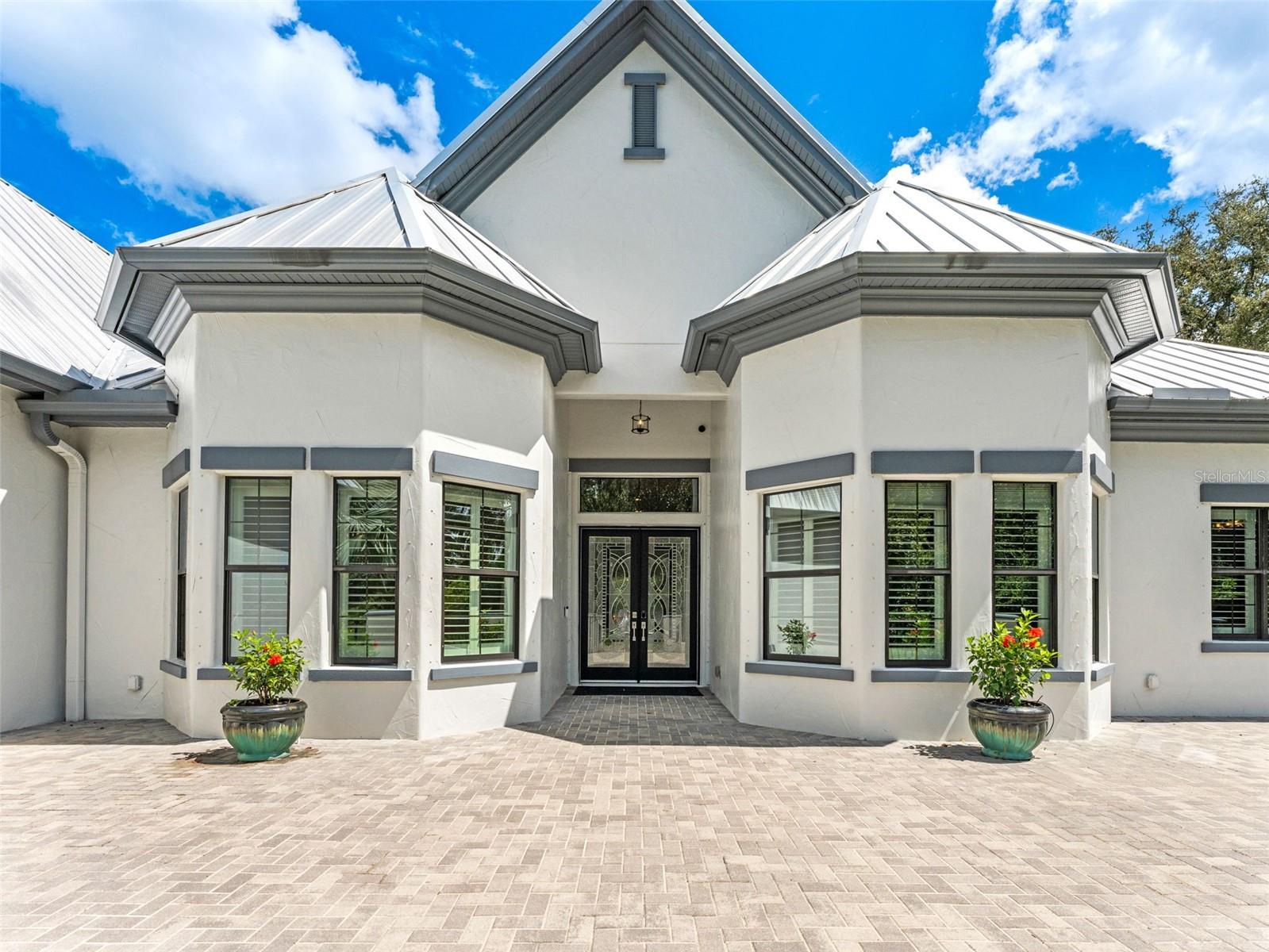 Listing photo id 4 for 8625 Tarpon Springs Road