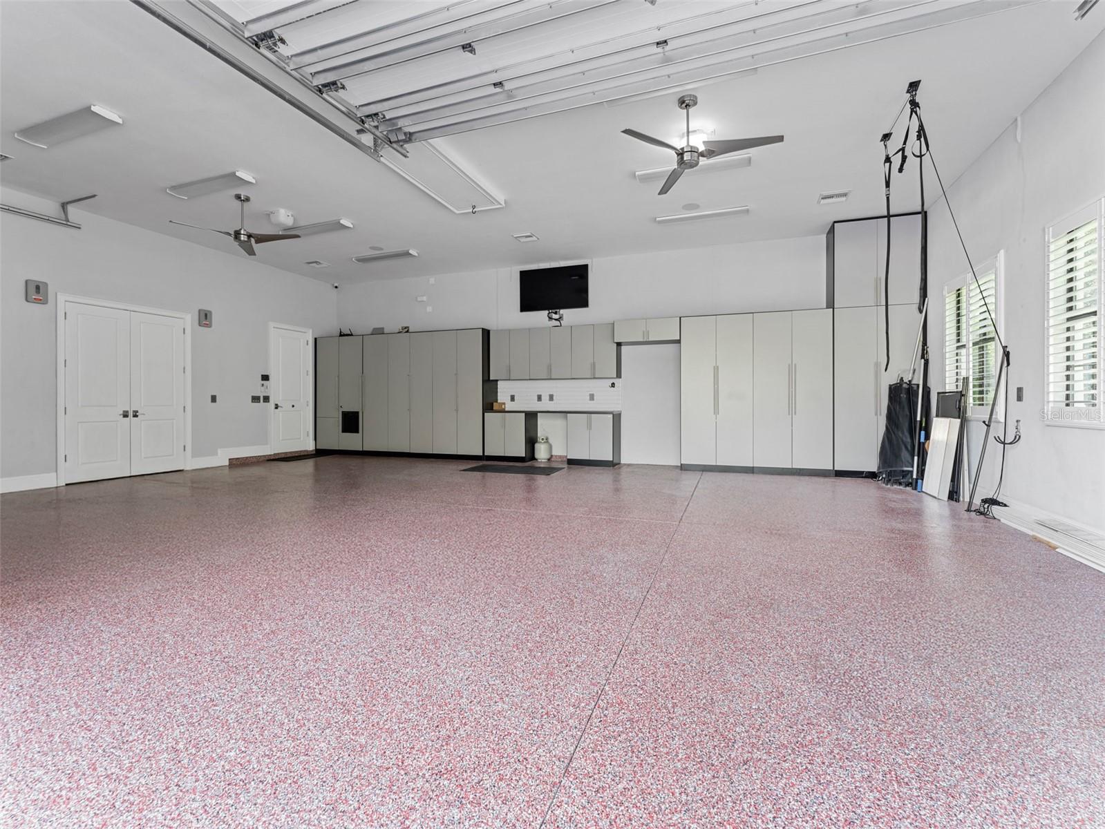 Listing photo id 64 for 8625 Tarpon Springs Road