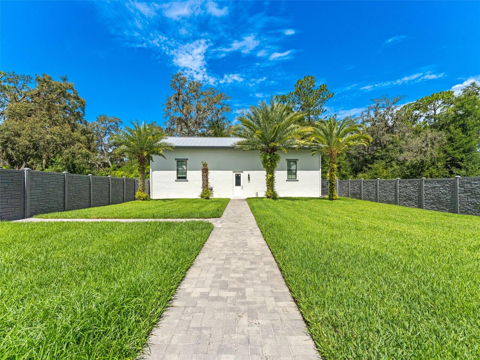 Listing photo id 66 for 8625 Tarpon Springs Road