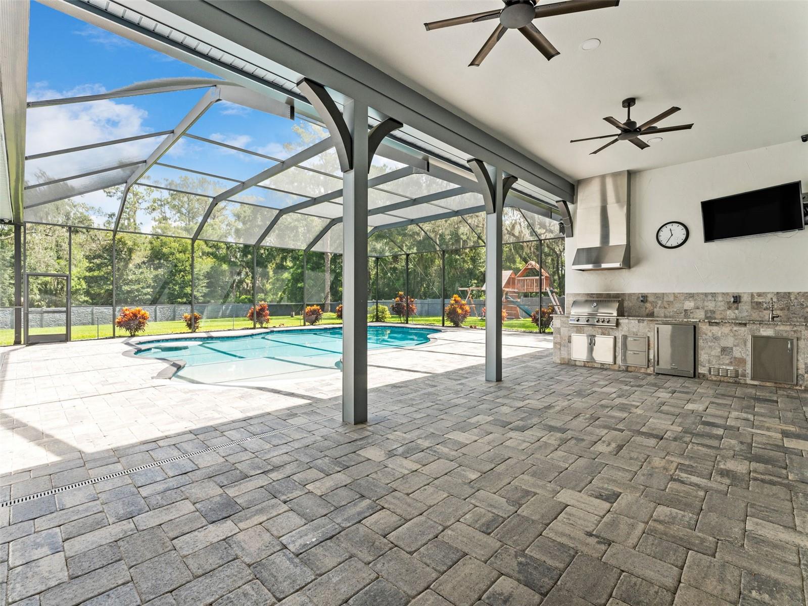 Listing photo id 67 for 8625 Tarpon Springs Road