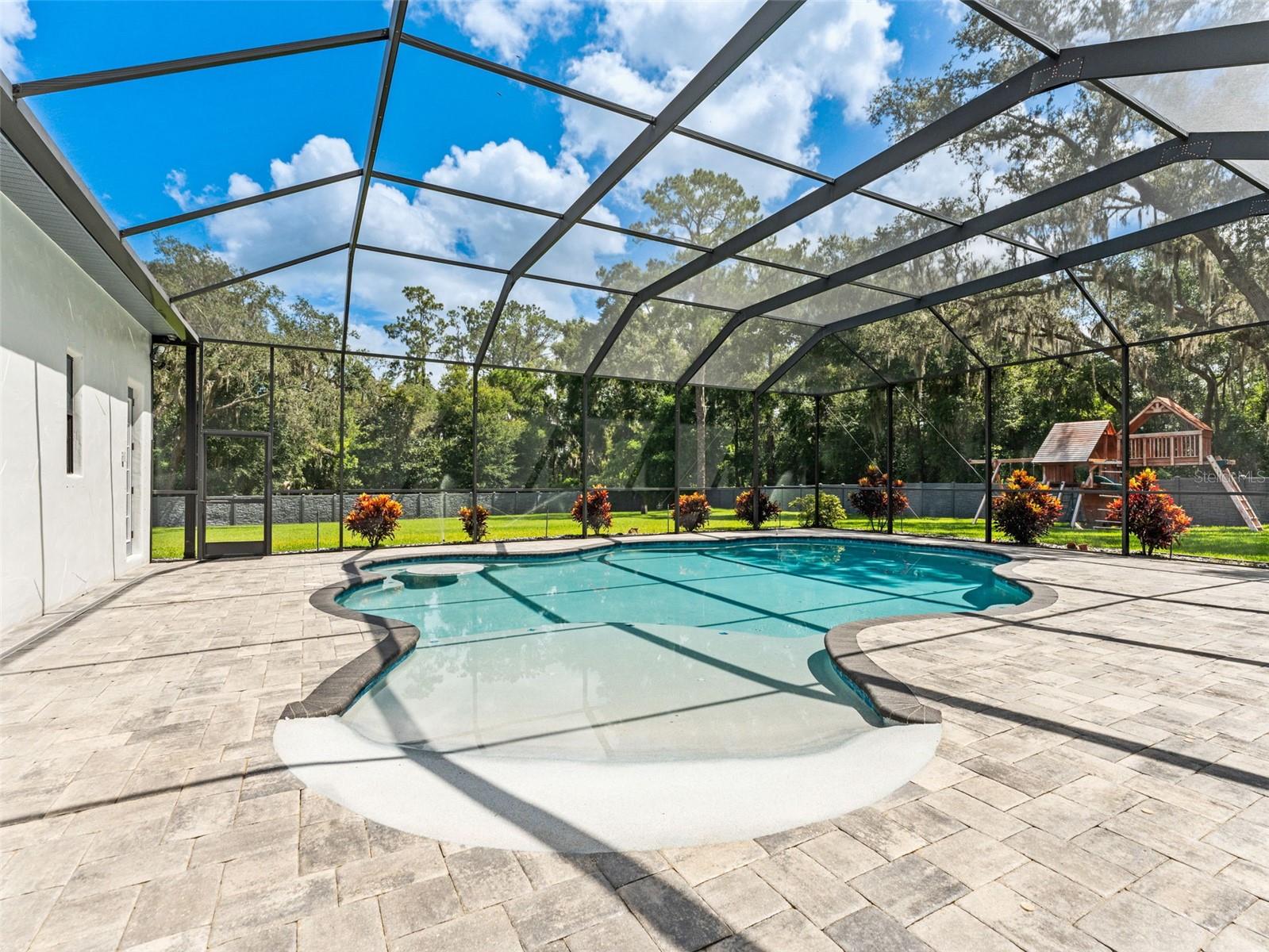 Listing photo id 69 for 8625 Tarpon Springs Road