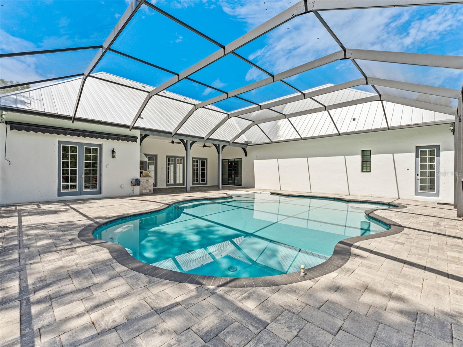 Listing photo id 71 for 8625 Tarpon Springs Road