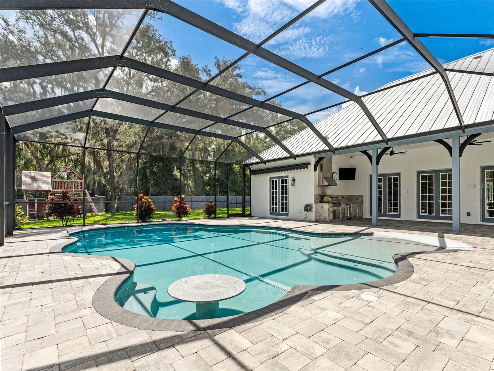 Listing photo id 72 for 8625 Tarpon Springs Road