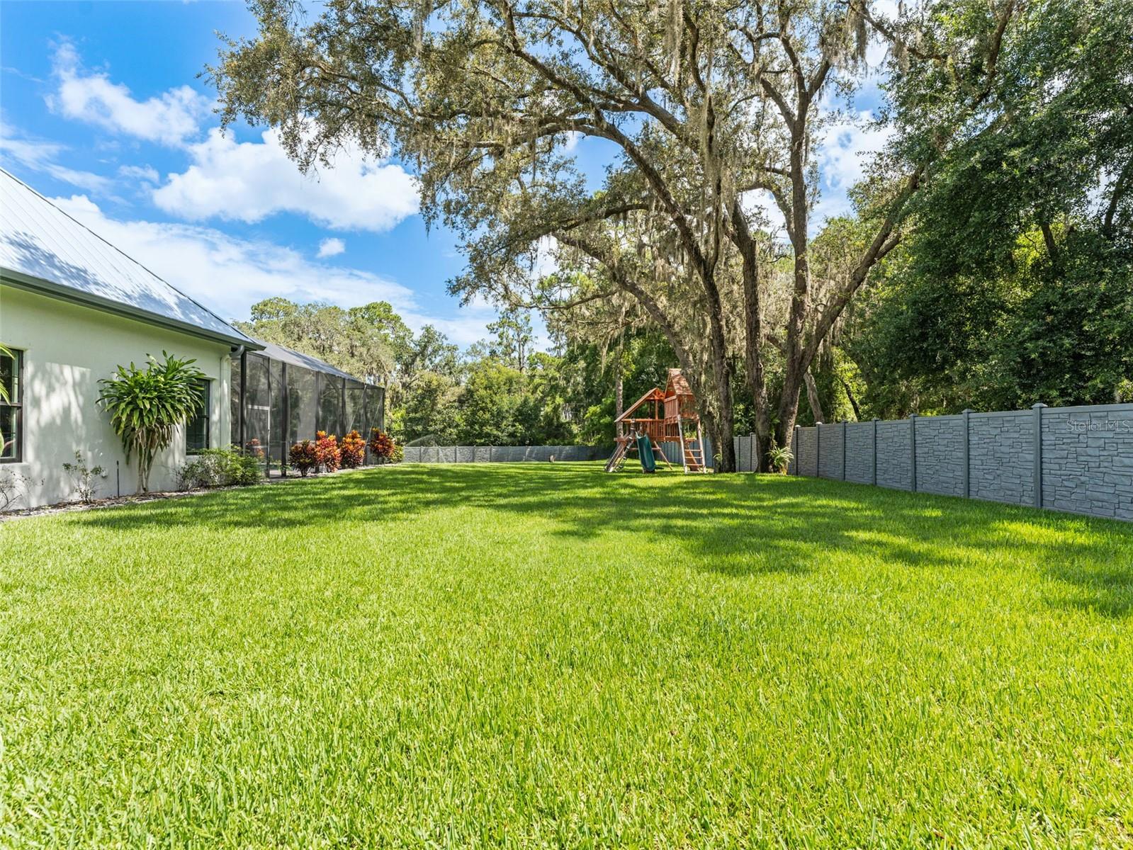 Listing photo id 73 for 8625 Tarpon Springs Road