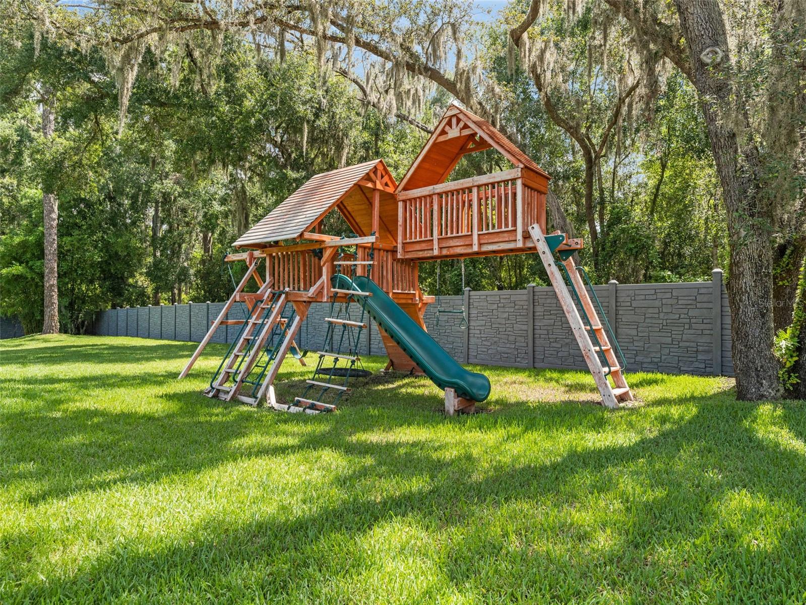 Listing photo id 74 for 8625 Tarpon Springs Road