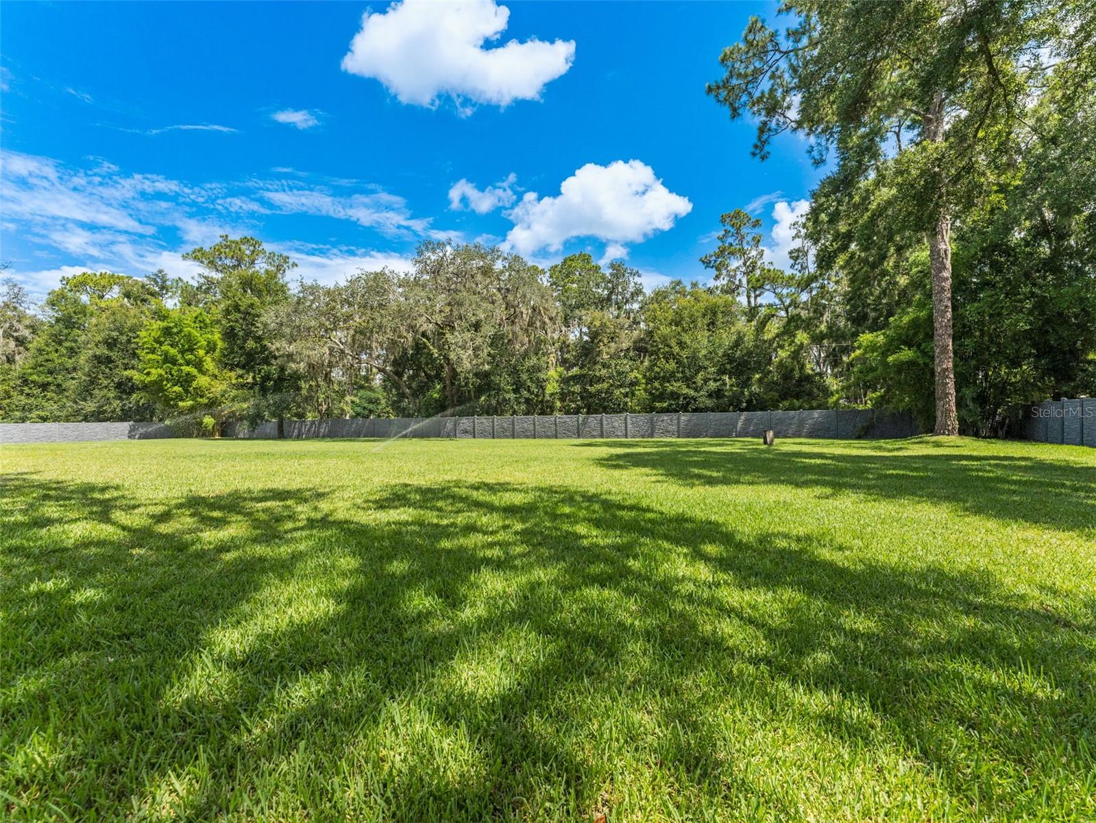 Listing photo id 75 for 8625 Tarpon Springs Road
