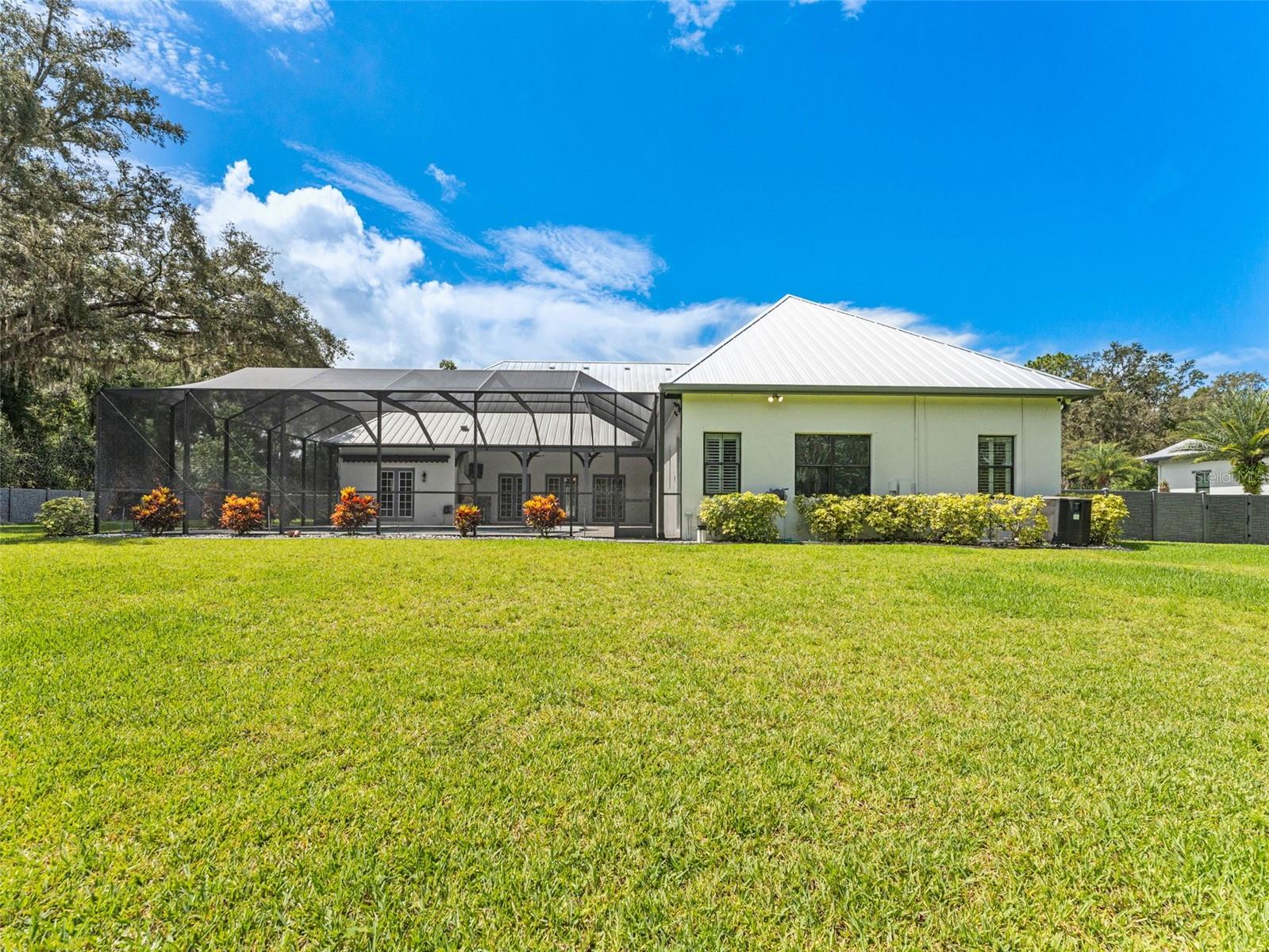 Listing photo id 76 for 8625 Tarpon Springs Road