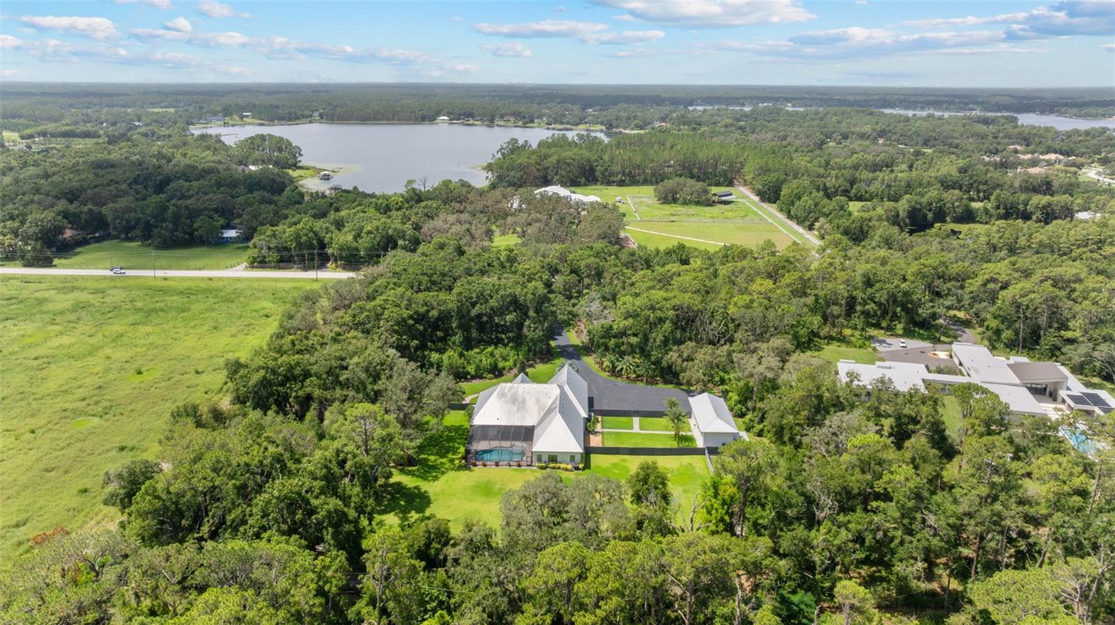 Listing photo id 78 for 8625 Tarpon Springs Road