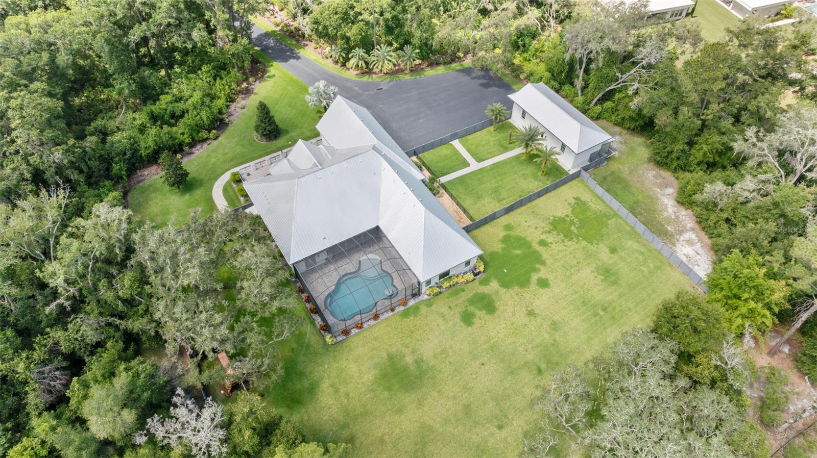 Listing photo id 79 for 8625 Tarpon Springs Road