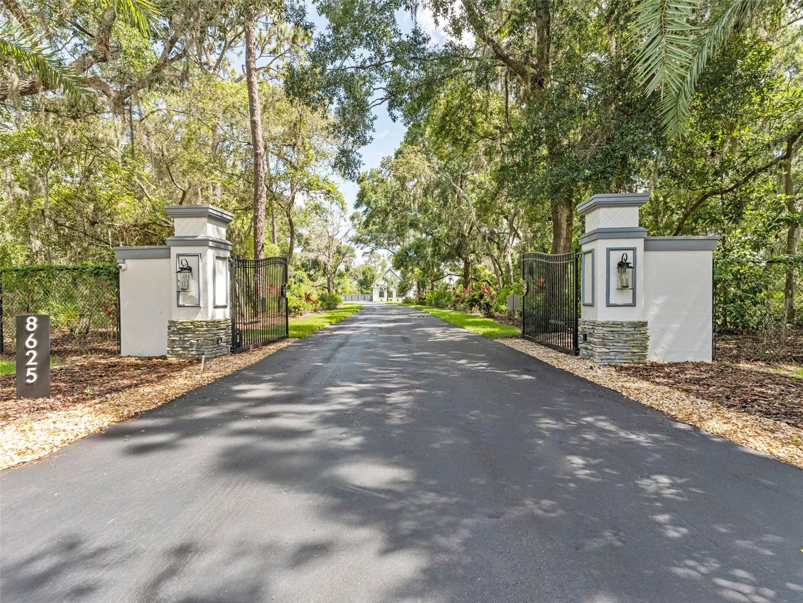 Listing photo id 83 for 8625 Tarpon Springs Road