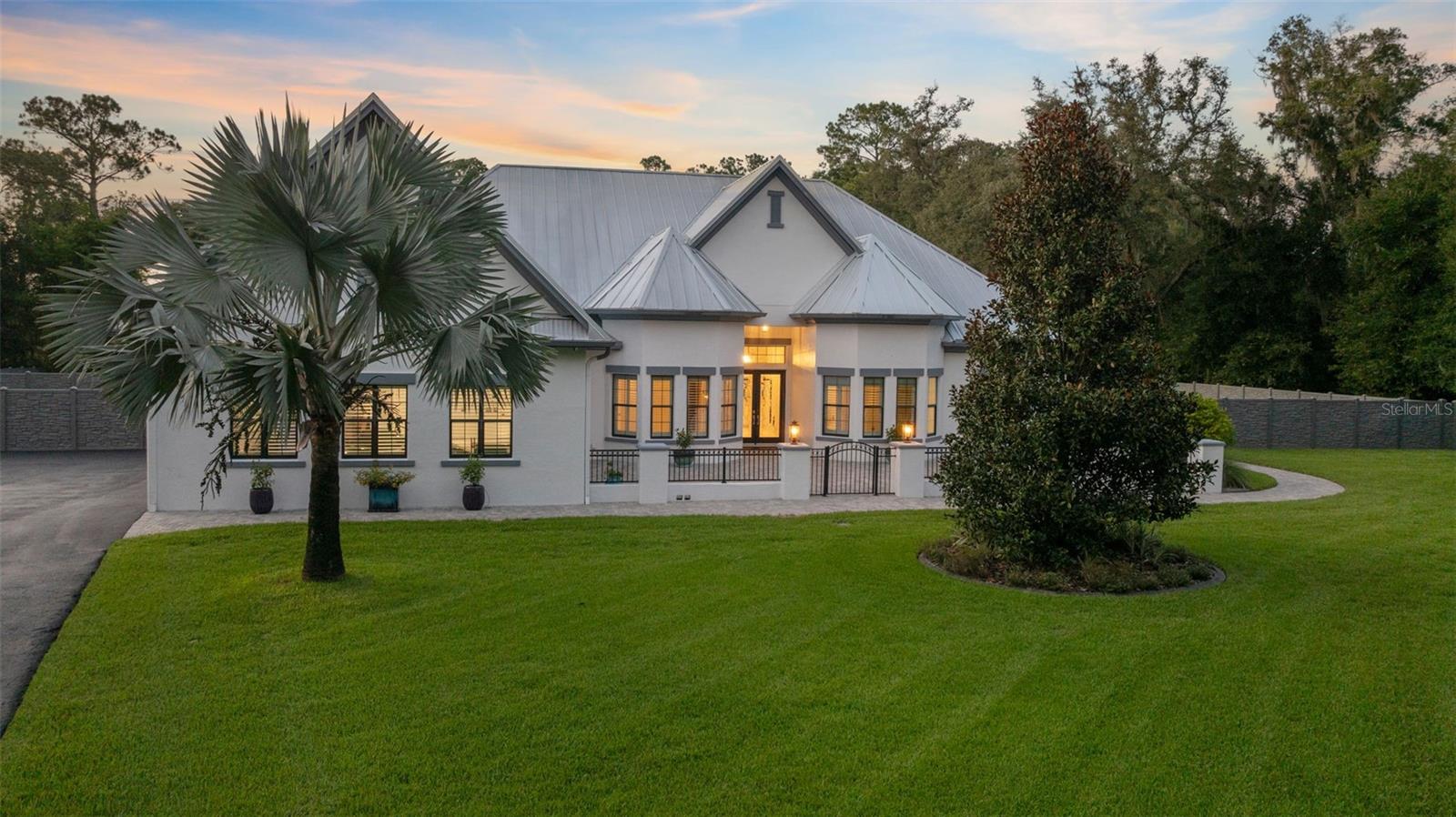 Listing photo id 84 for 8625 Tarpon Springs Road