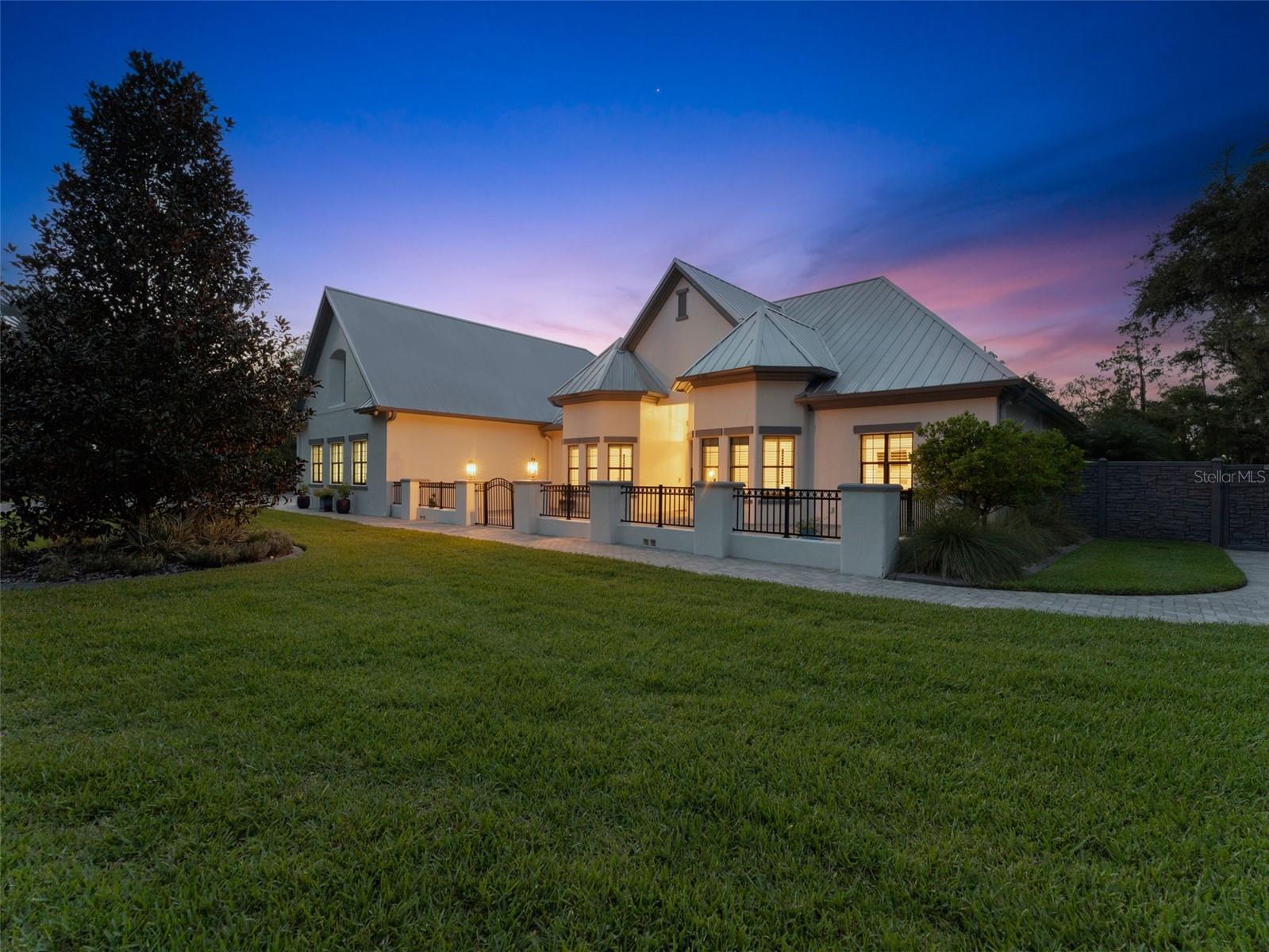 Listing photo id 85 for 8625 Tarpon Springs Road