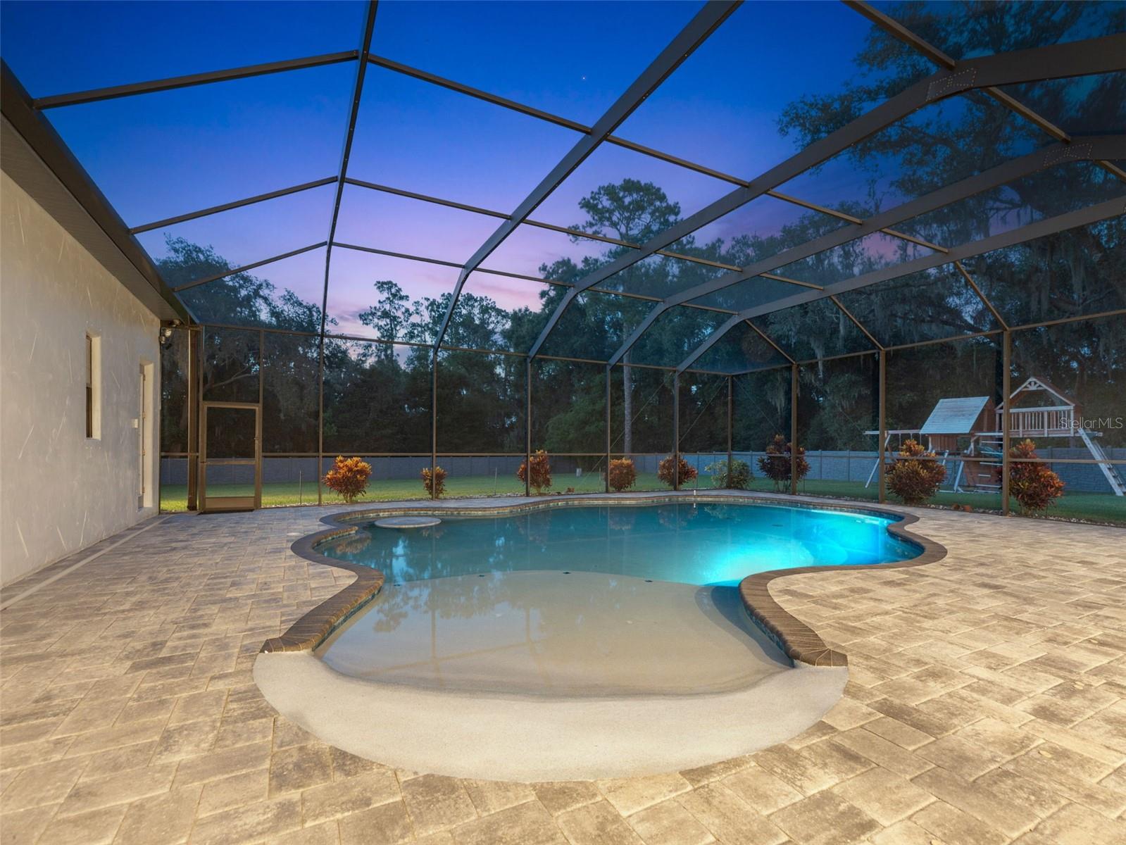 Listing photo id 87 for 8625 Tarpon Springs Road