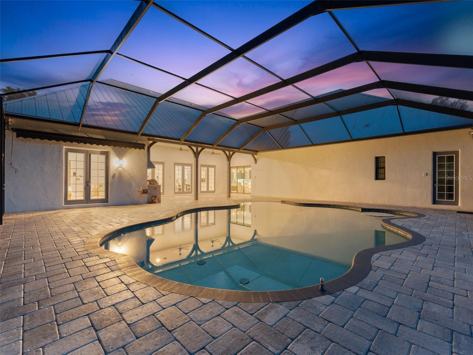 Listing photo id 88 for 8625 Tarpon Springs Road
