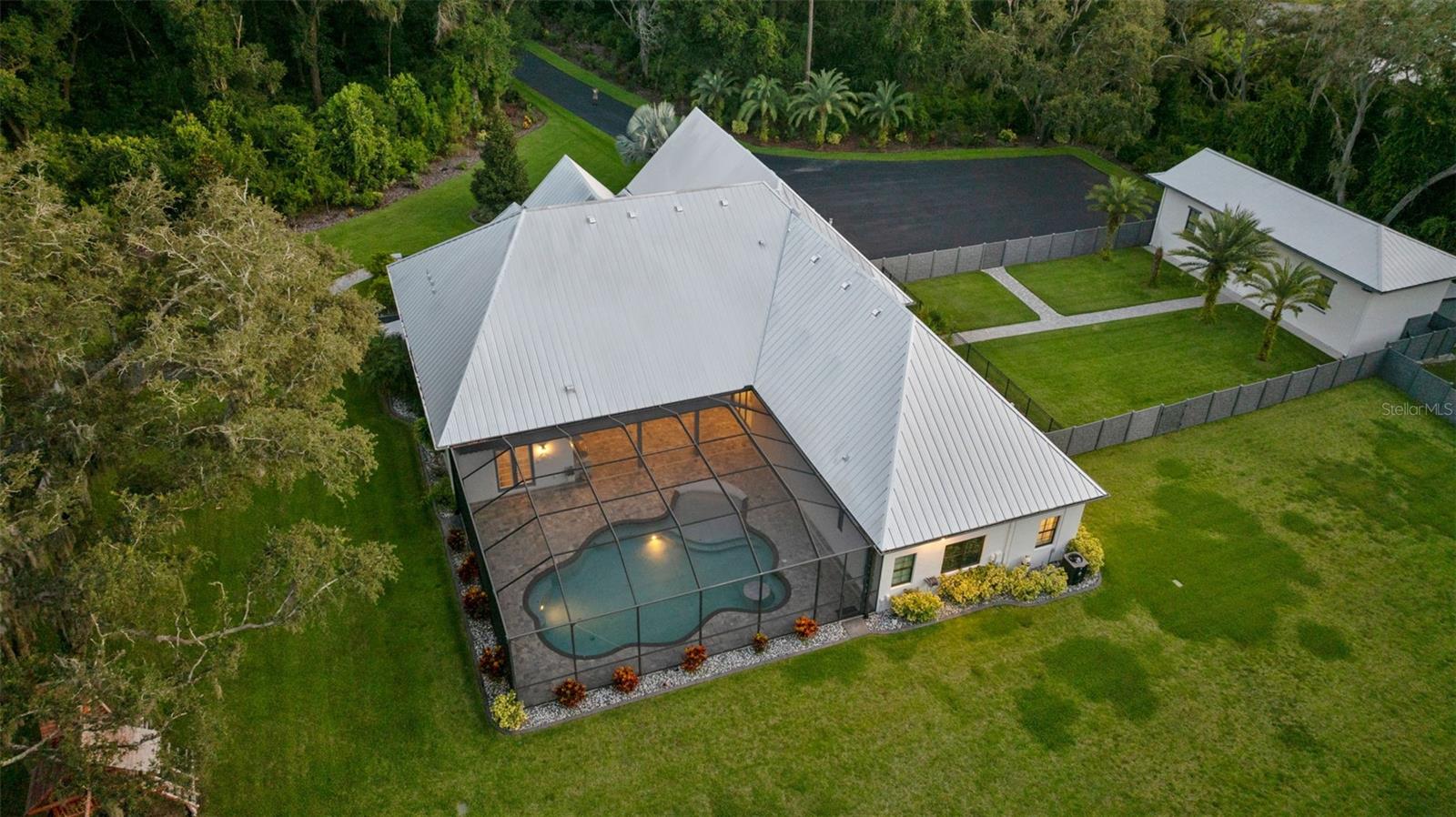 Listing photo id 90 for 8625 Tarpon Springs Road