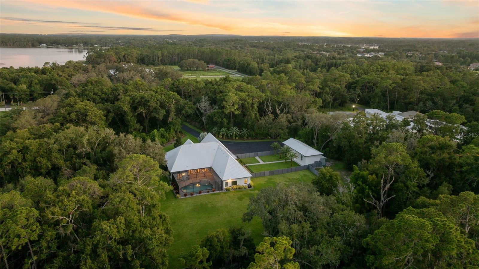 Listing photo id 91 for 8625 Tarpon Springs Road