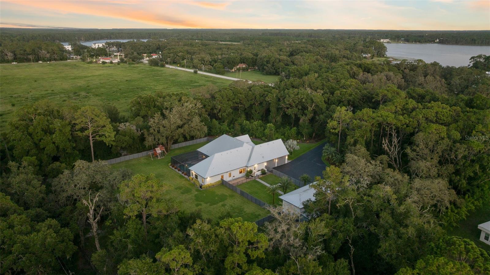 Listing photo id 92 for 8625 Tarpon Springs Road
