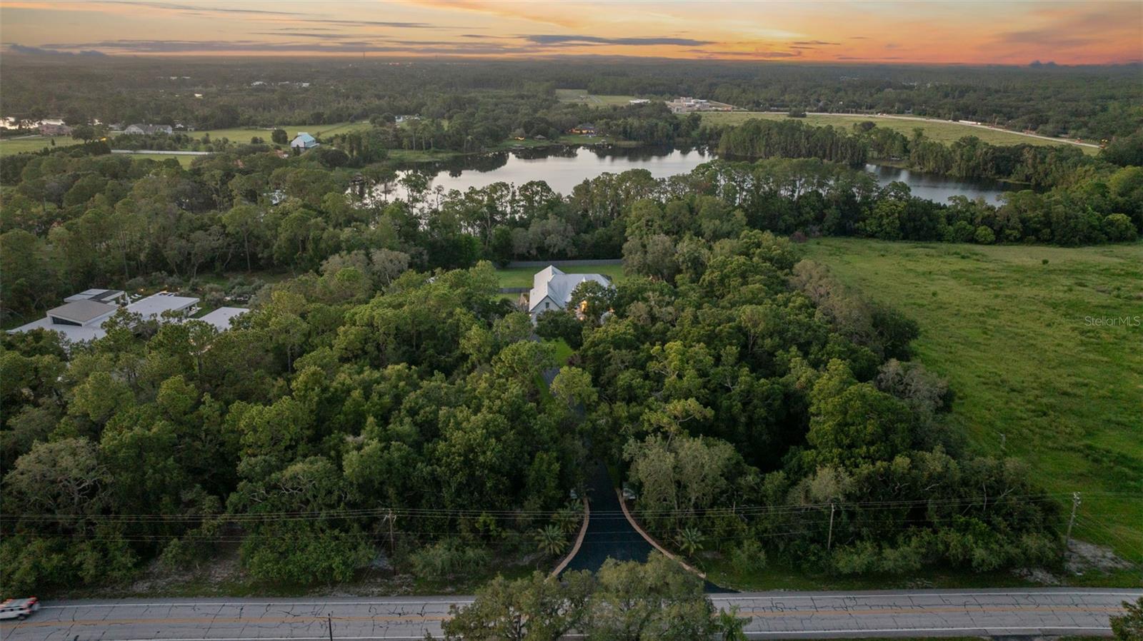 Listing photo id 93 for 8625 Tarpon Springs Road