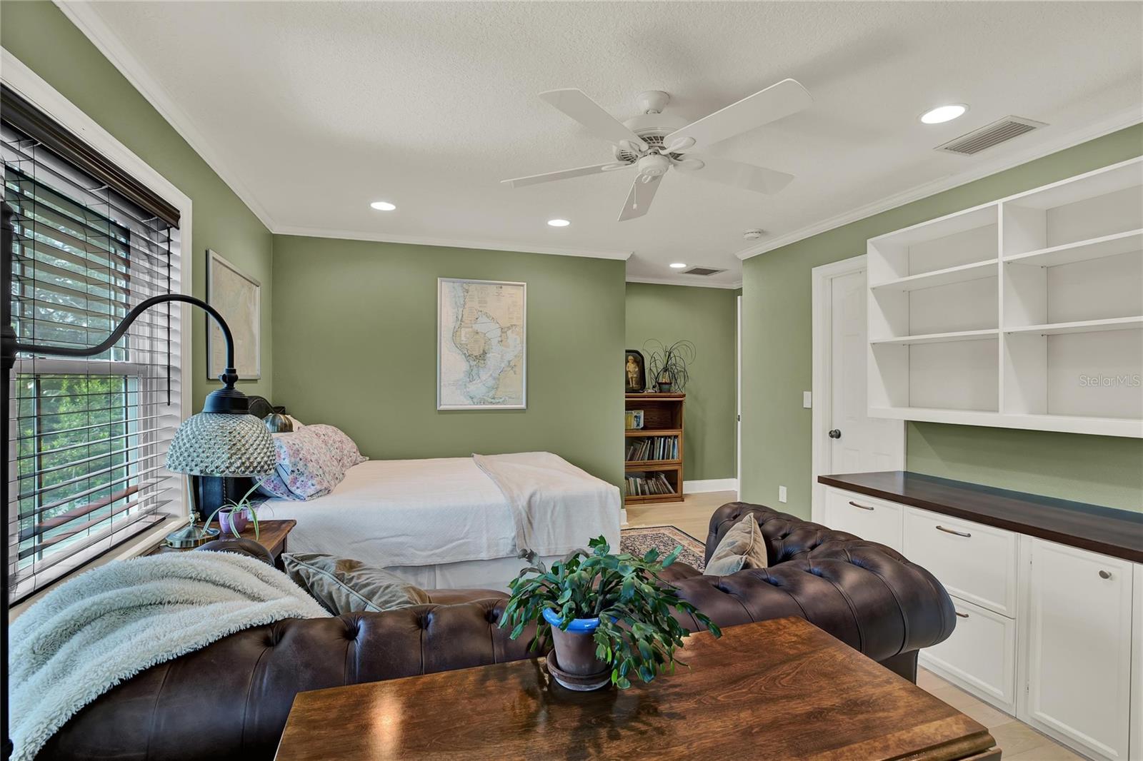 Image 28 of 39 For 430 Wildwood Way