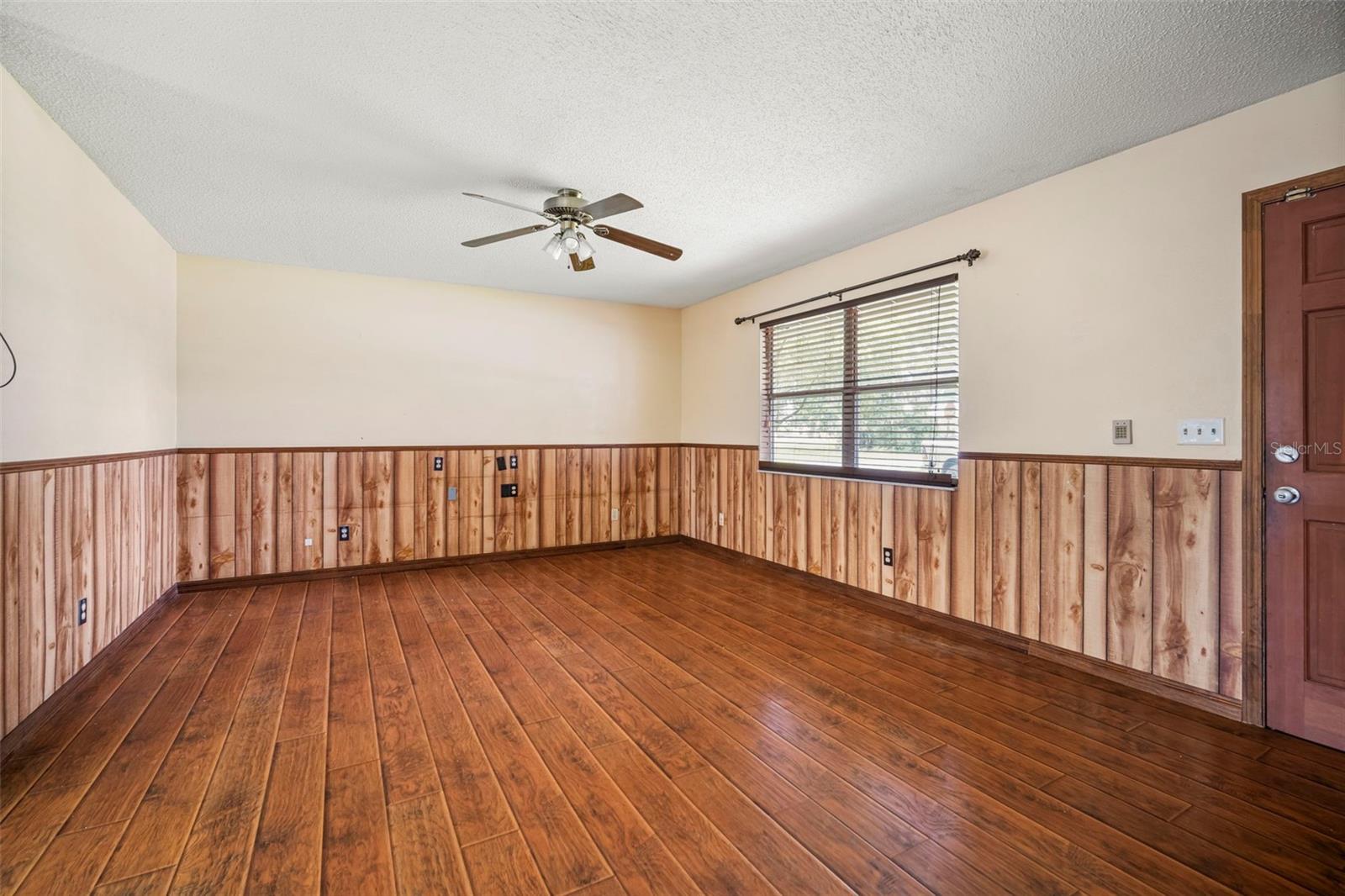 Image 11 of 48 For 1229 Granfield Avenue