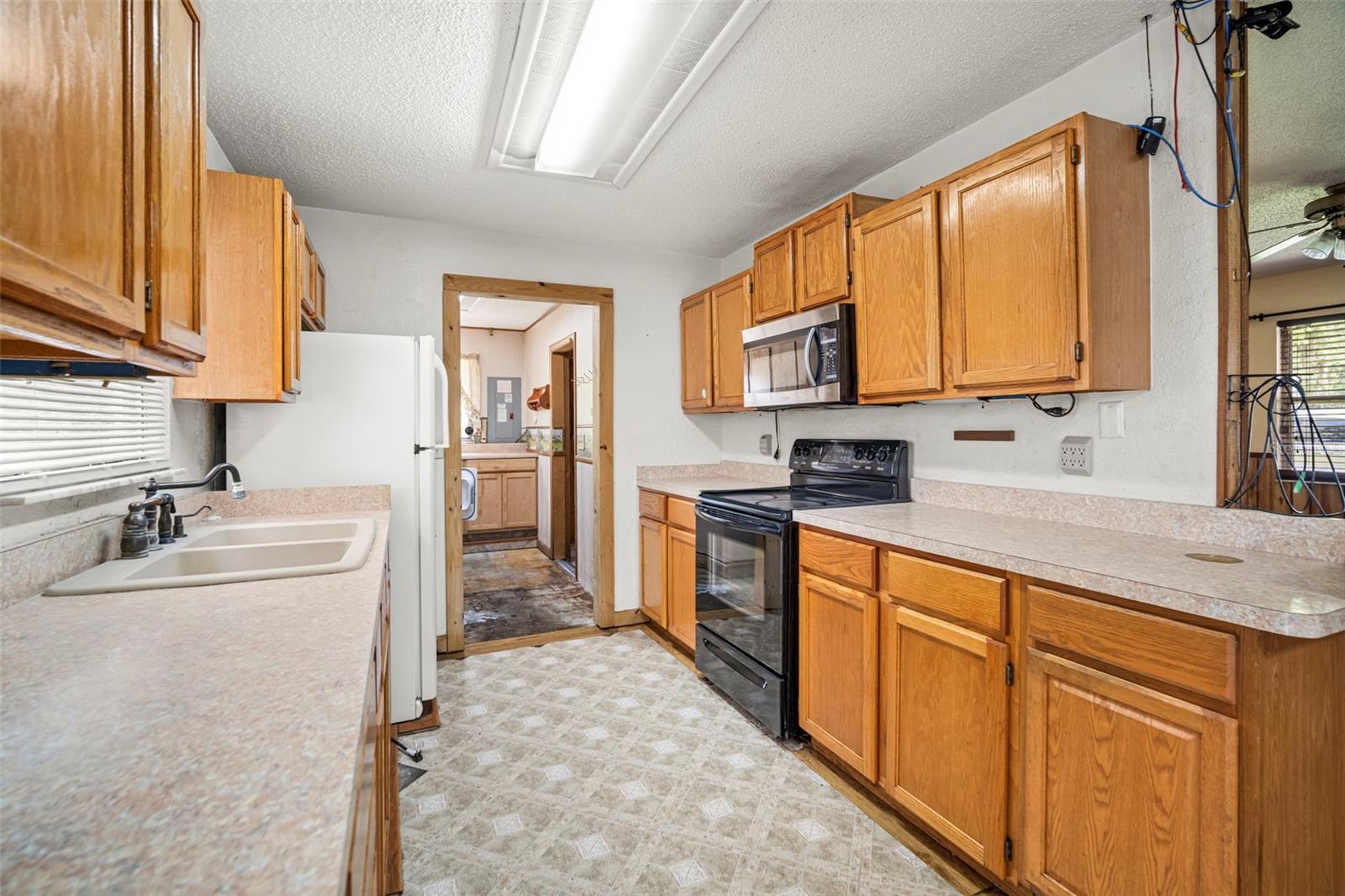 Image 19 of 48 For 1229 Granfield Avenue