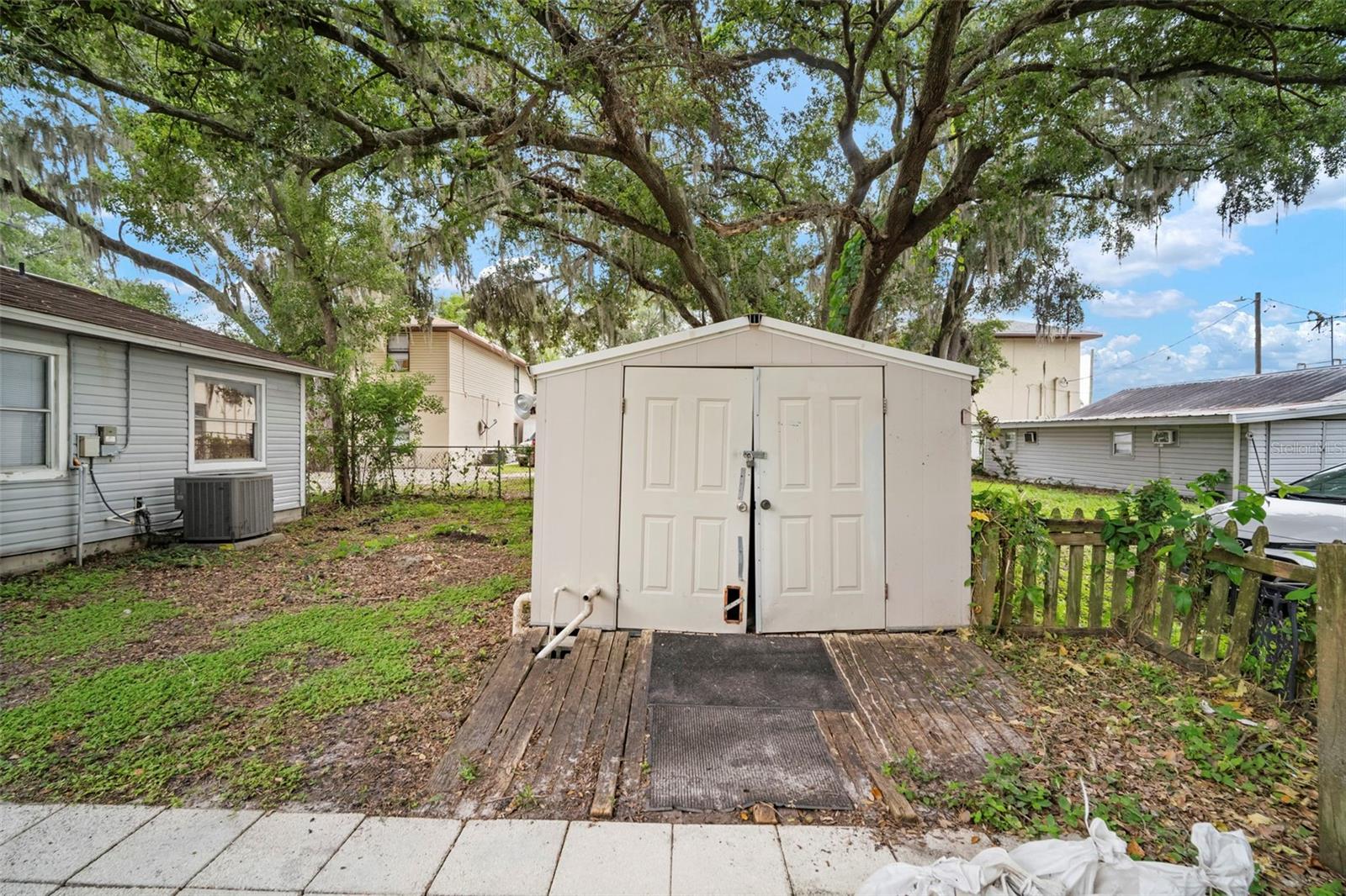 Image 8 of 48 For 1229 Granfield Avenue
