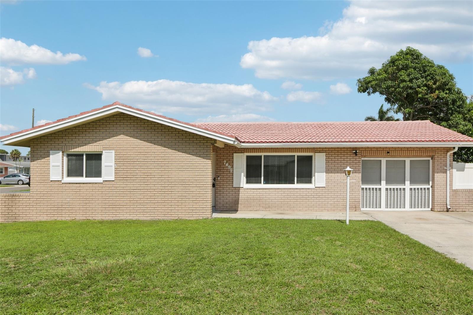 Details for 7499 7th Street N, ST PETERSBURG, FL 33702