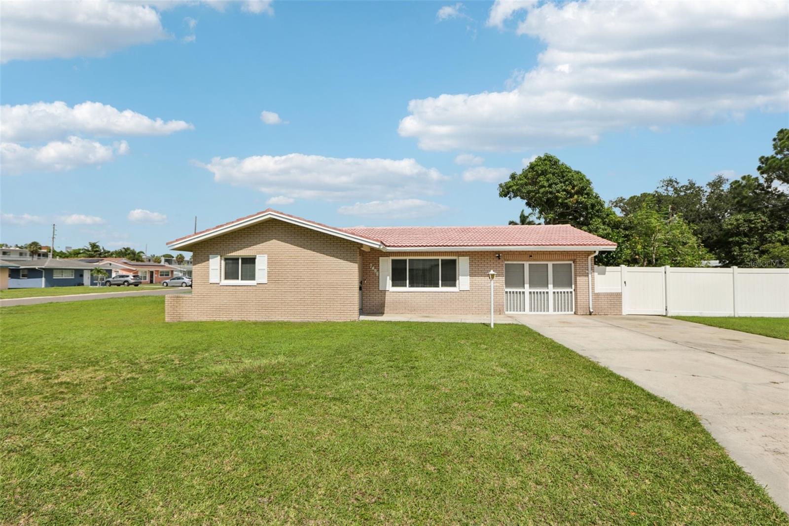 Image 11 of 53 For 7499 7th Street N