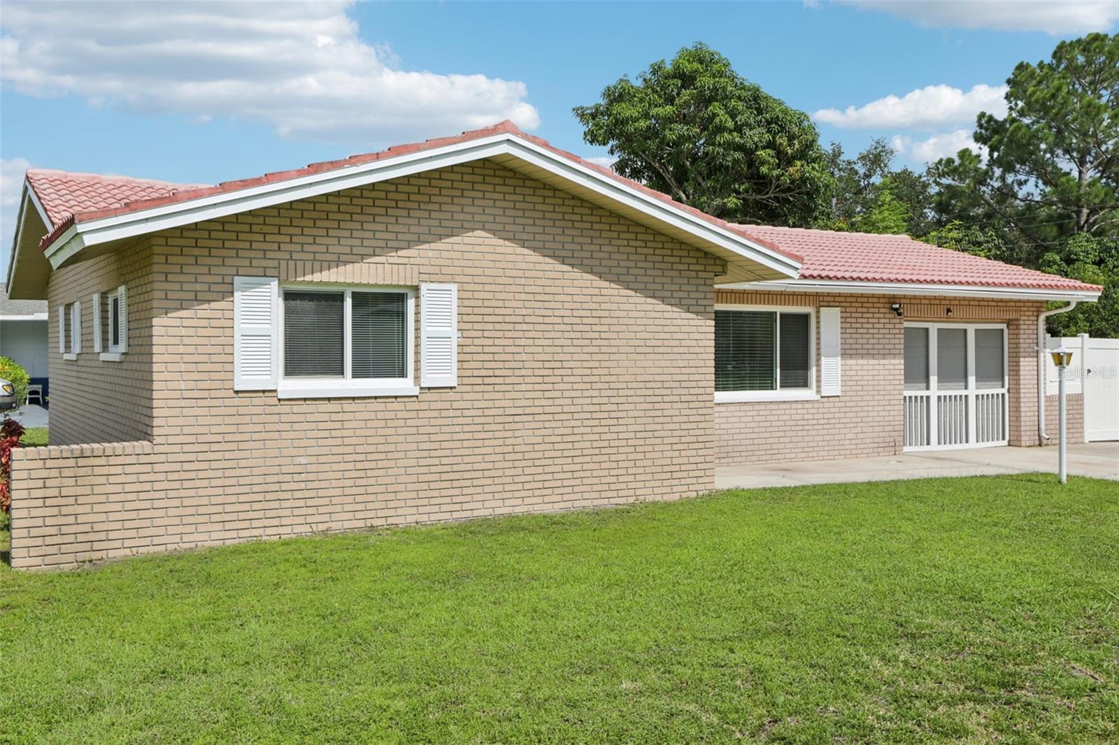 Image 14 of 53 For 7499 7th Street N