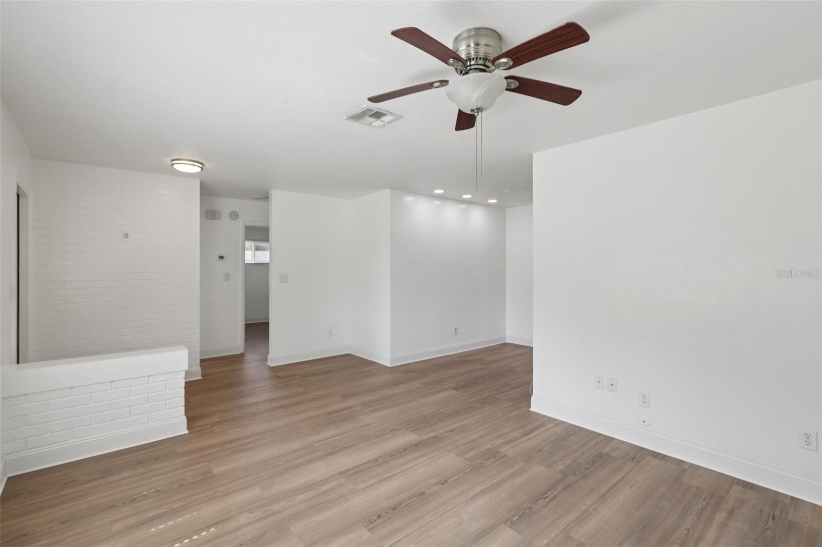 Image 23 of 53 For 7499 7th Street N